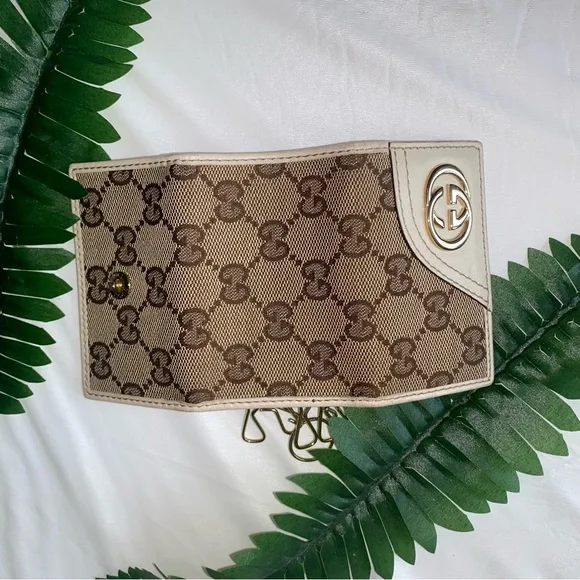 Gucci Monogram 6 Key Ring Holder in Pristine Condition - Picture 2 of 6